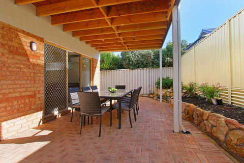 Azure Villa - Holiday Sunshine Coast 2
