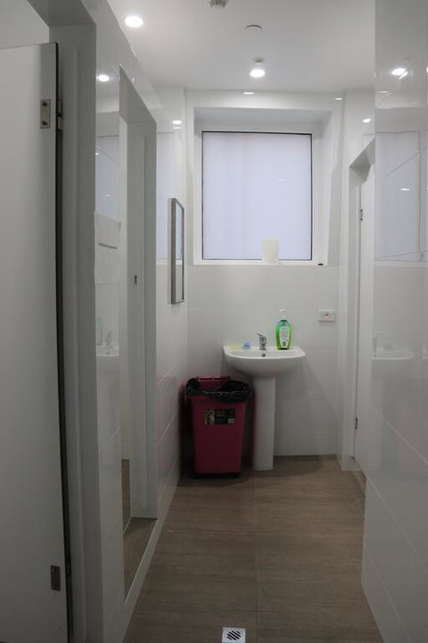 Backpackers Imperial Hotel - Sunshine Coast Tourism 3