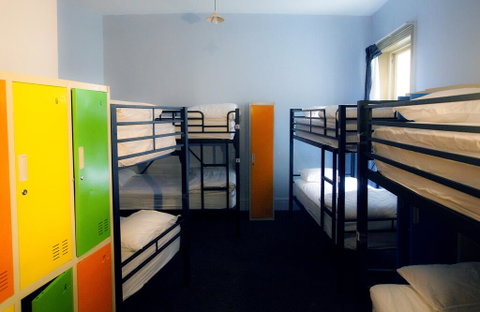 Backpackers Imperial Hotel - Sunshine Coast Tourism 1