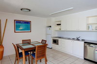 Baden 50 - Rainbow Shores Swimming pool walk to beach tropical surroundings