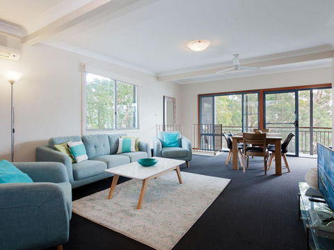 Baggies On Dutchies', 9 Burbong Street - Large House With Aircon, Boat Parking & Waterviews - Sunshine Coast Tourism 1