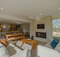 Baileys Beach House - Holiday Sunshine Coast