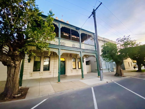 Balcony Level - Heygarth House - Port Of Echuca Townhouse - Sunshine Coast Tourism 2