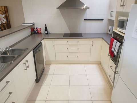 Balcony On Sixth Lodge - Holiday Sunshine Coast 1