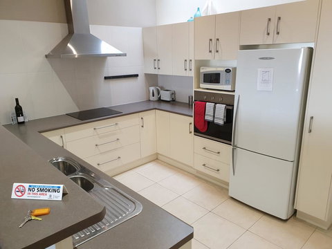 Balcony On Sixth Lodge - Holiday Sunshine Coast 3