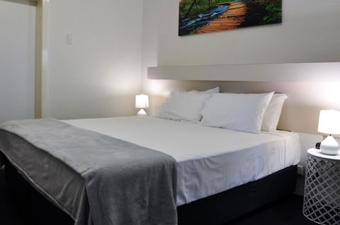 Balonne River Motor Inn - Holiday Sunshine Coast 3