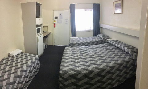 Balonne River Motor Inn - Holiday Sunshine Coast 1