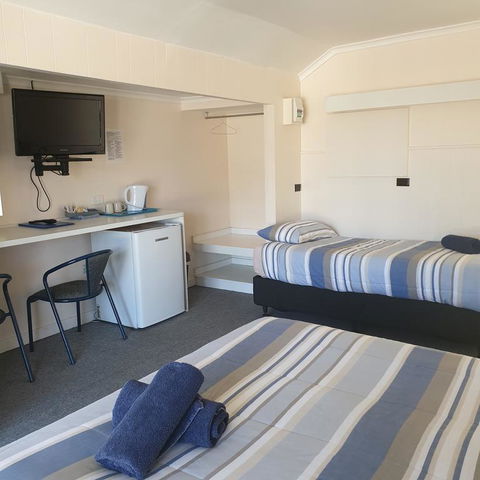 Bamboo Motor Inn - Sunshine Coast Tourism 3