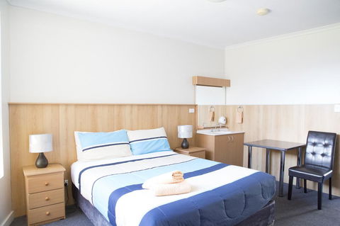 Bamboo Motor Inn - Sunshine Coast Tourism 1