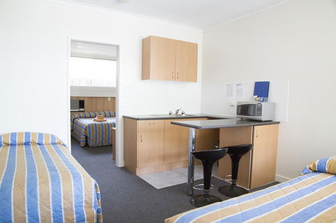 Bamboo Motor Inn - Sunshine Coast Tourism 0