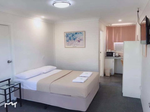 Bananatown Motel - Sunshine Coast Tourism 1