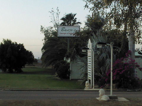 Banjos Overnight And Holiday Units - Sunshine Coast Tourism 1