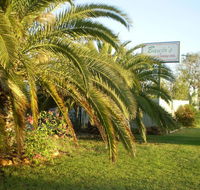 Banjos Overnight And Holiday Units - Holiday Sunshine Coast