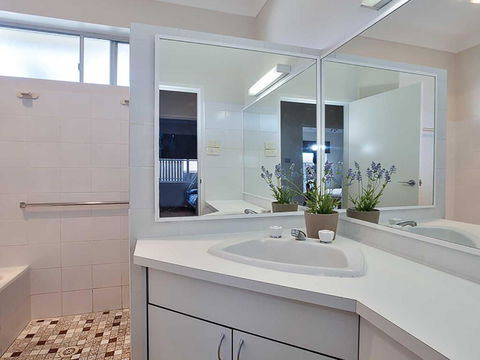 Banyan' 14 Montevideo Parade - Spacious Three Bedroom Pet Friendly Property With Air Con - Sunshine Coast Tourism 2