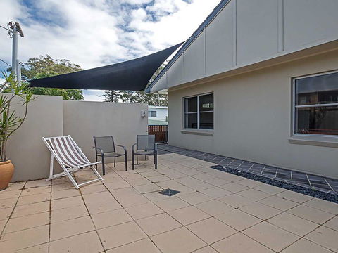 Banyan' 14 Montevideo Parade - Spacious Three Bedroom Pet Friendly Property With Air Con - Sunshine Coast Tourism 1
