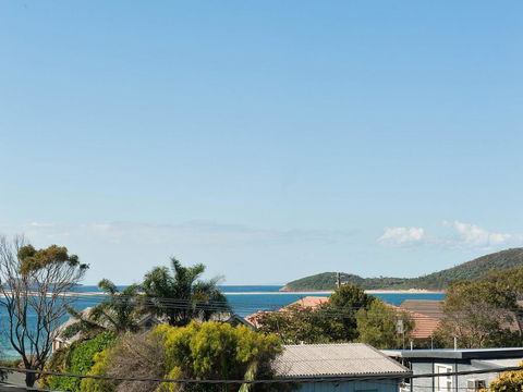 Barefoot Bliss @ Fingal Bay - Sunshine Coast Tourism 1