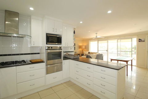 Barefoot, 32 Skyline Crescent, Crescent Head - Holiday Sunshine Coast 2