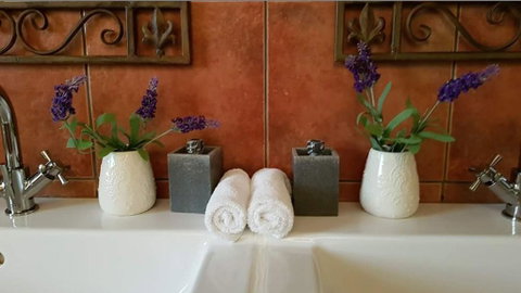 Barossa Glen - Henri's Cottage - Bed & Breakfast - Sunshine Coast Tourism 2