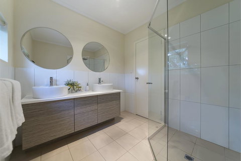 Barossa Idyll - Holiday Sunshine Coast 3