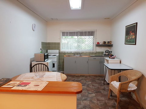 Basedow Units Tanunda - Sunshine Coast Tourism 3