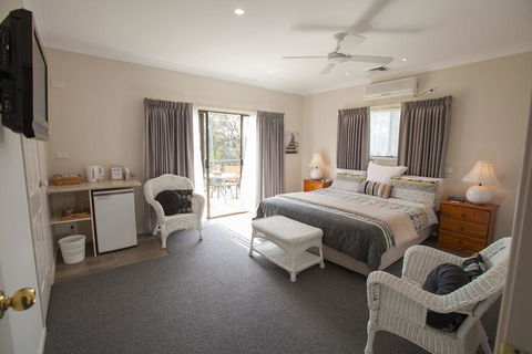 Batemans Bay Manor - Bed And Breakfast - Sunshine Coast Tourism 0