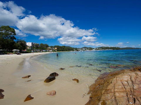 Bay Blue @ Nelson Bay- Just 3 Minutes Walk To Flypoint Beach And 10 Minutes Walk To Little Beach - Sunshine Coast Tourism 0