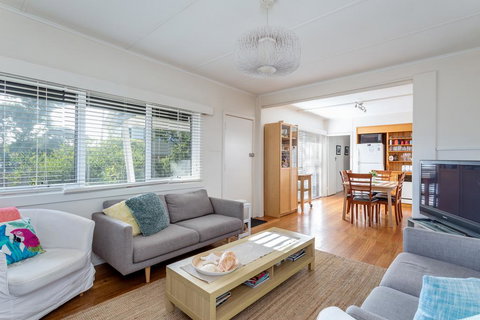 Bay Cottage - Sunshine Coast Tourism 3