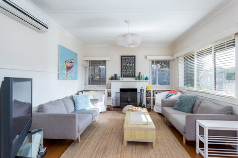 Bay Cottage - Sunshine Coast Tourism 0