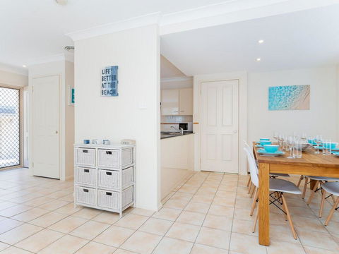 Bay Haven', 4/3 Thurlow Avenue - Pet Friendly, Close To Town, & Air Con - Sunshine Coast Tourism 1