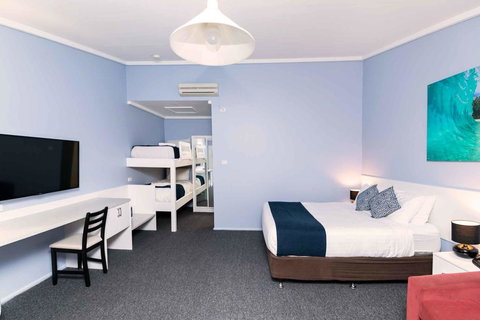 Bay Hotel Motel - Sunshine Coast Tourism 2