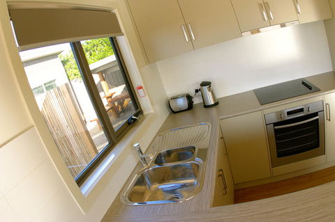 Bay Of Islands Apartments - Sunshine Coast Tourism 3