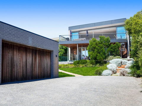 Bay Vista - Amazing Bay Views With The Beach At Your Doorstop! - Sunshine Coast Tourism 0