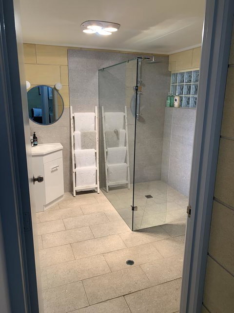 Bayview No 2 - Next To The Beach - Sunshine Coast Tourism 2