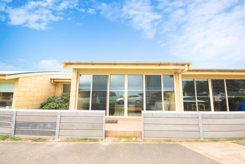 Bayview No 2 - Next To The Beach - Sunshine Coast Tourism 0