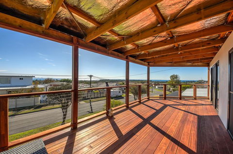 Bayviews - Sunshine Coast Tourism 2