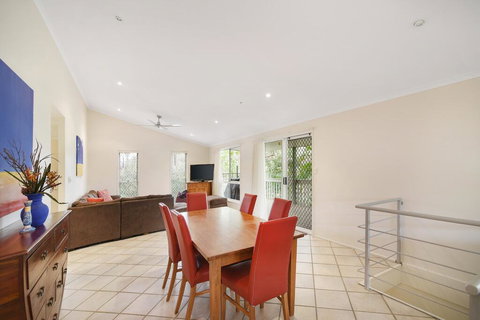 Beach Affair - 10 Callitris Crescent - Holiday Sunshine Coast 1