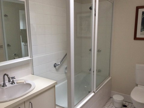 Beach Breakers Resort - Sunshine Coast Tourism 3