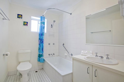 Beach Breakers Resort - Sunshine Coast Tourism 1