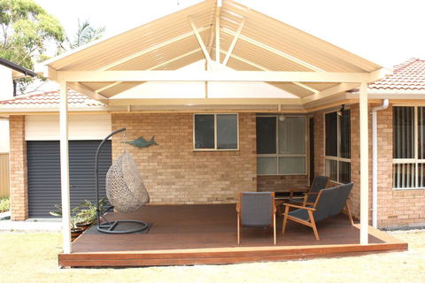 BEACH COMBER - Sunshine Coast Tourism 1