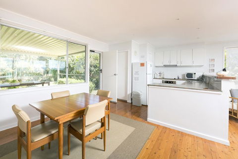 Beach Cottage, Forster - Sunshine Coast Tourism 3