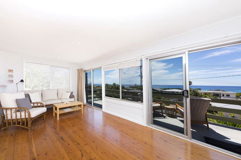 Beach Cottage, Forster - Sunshine Coast Tourism 1