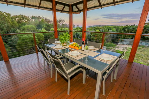 Beach Fansea - Sunshine Coast Tourism 0