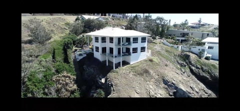 Beach Front Pandanus Cove - Holiday Sunshine Coast 0