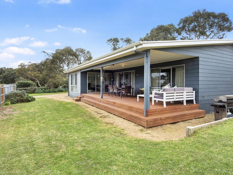 Beach Fun - 11 Broadbeach Drive - Sunshine Coast Tourism 0