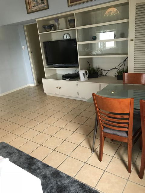 Beach Hotel - Sunshine Coast Tourism 3