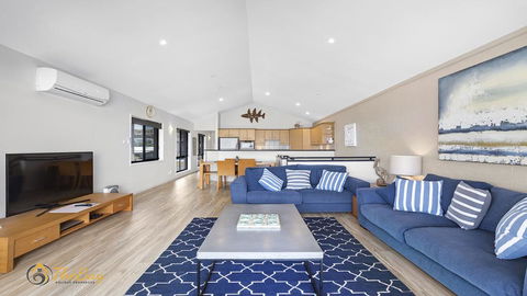 Beach House 72A Marine Drive - Fingal Bay - Holiday Sunshine Coast 2
