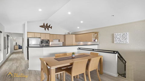 Beach House 72A Marine Drive - Fingal Bay - Holiday Sunshine Coast 3