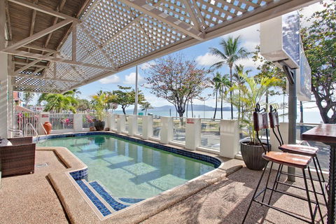 Beach House Motel - Sunshine Coast Tourism 0