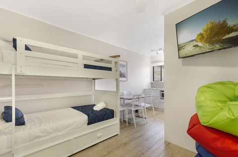 Beach House Motel - Sunshine Coast Tourism 2