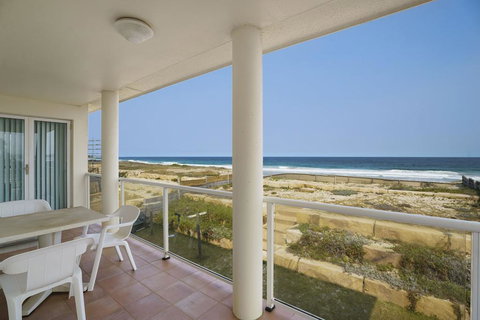 Beach House- 45 Curtis Parade - Sunshine Coast Tourism 1